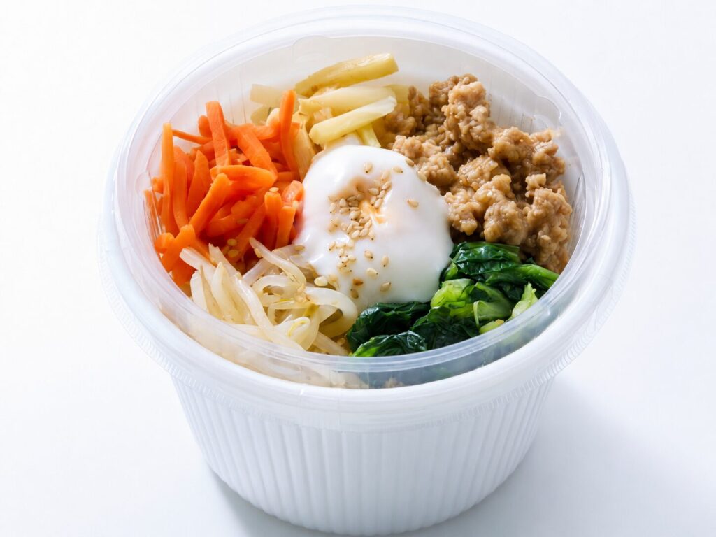 季節野菜のナムルとそぼろに温泉卵を添えたビビンバ丼