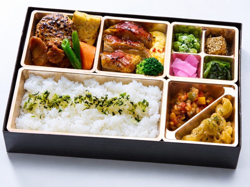 デミグラスハンバーグと照り焼きチキンステーキ、副菜を盛り付けた弁当